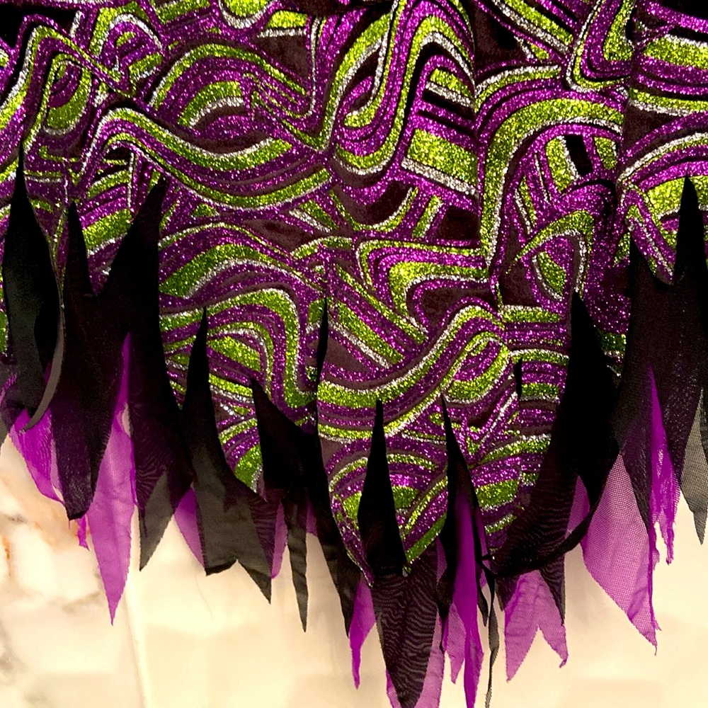 Performance Costume - Picture 2 of 3